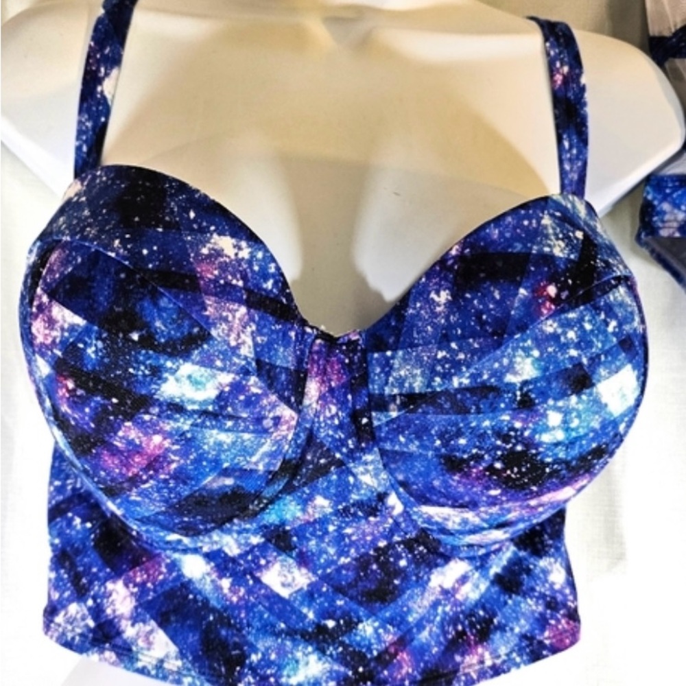 Women’s Size 3 geometric print swim suit